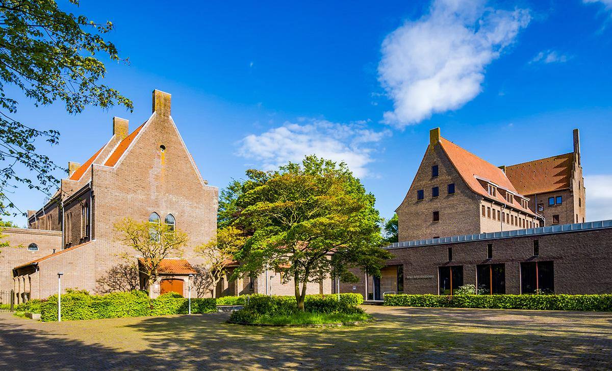 De Abdij van Egmond en de Abdijkerk in Egmond-Binnen